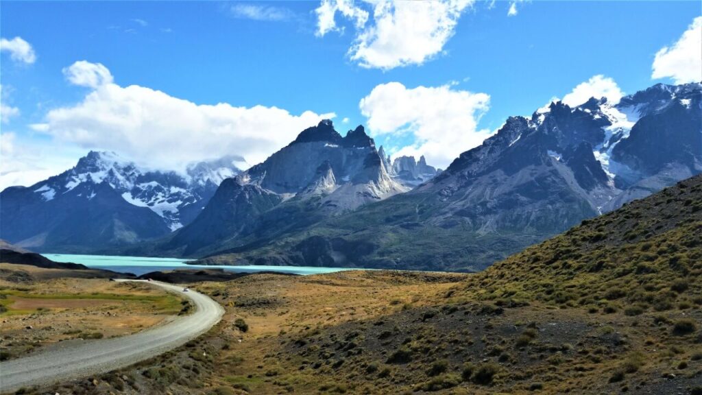 Torres del Paine, na Patagônia Chilena, um dos ícones no roteiro da travessia andina de Perito Moreno à Torres del Paine