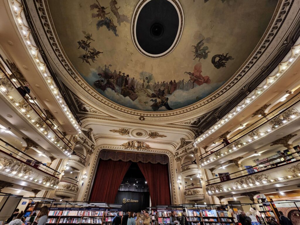 Destacamos a Livraria El Ateneo Grand Splendid.