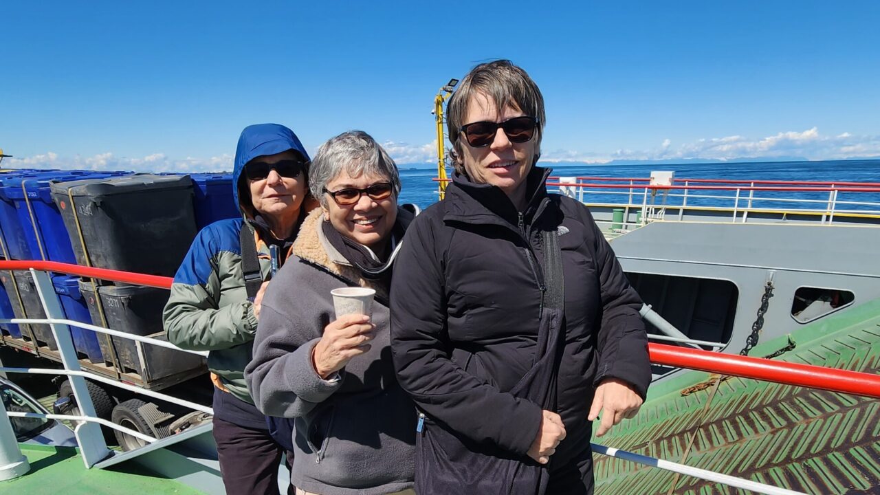 Deslocamento de farryboat entre ilhas no Arquipélago de Chiloé