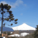 Vista do Vulcão Villarrica a partir da cidade de Pucón, na Patagônia Chilena.