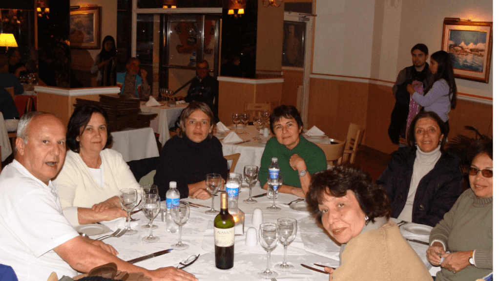 Mesa de jantar em restaurante de Ushuaia após degustação de centolla e merluza negra.