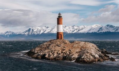 Farol Les Éclaireurs, conhecido como Farol do Fim do Mundo, no Canal de Beagle, próximo a Ushuaia, Terra do Fogo
