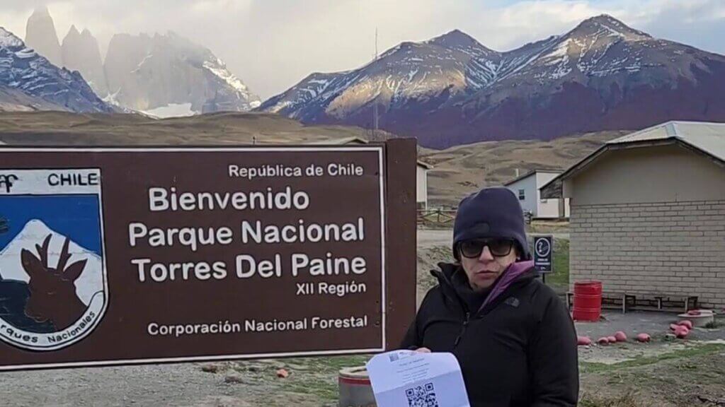 Ticket eletrônico obrigatório para entrada no Parque Nacional Torres del Paine, com QR code visível e dados do visitante